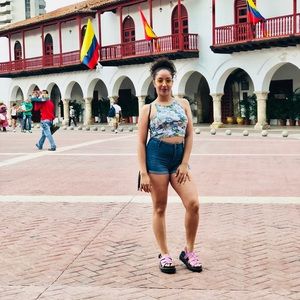 Meet your Posher, Crystal